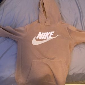 I am selling this because it dose not fit me anymore great hoodie tho!